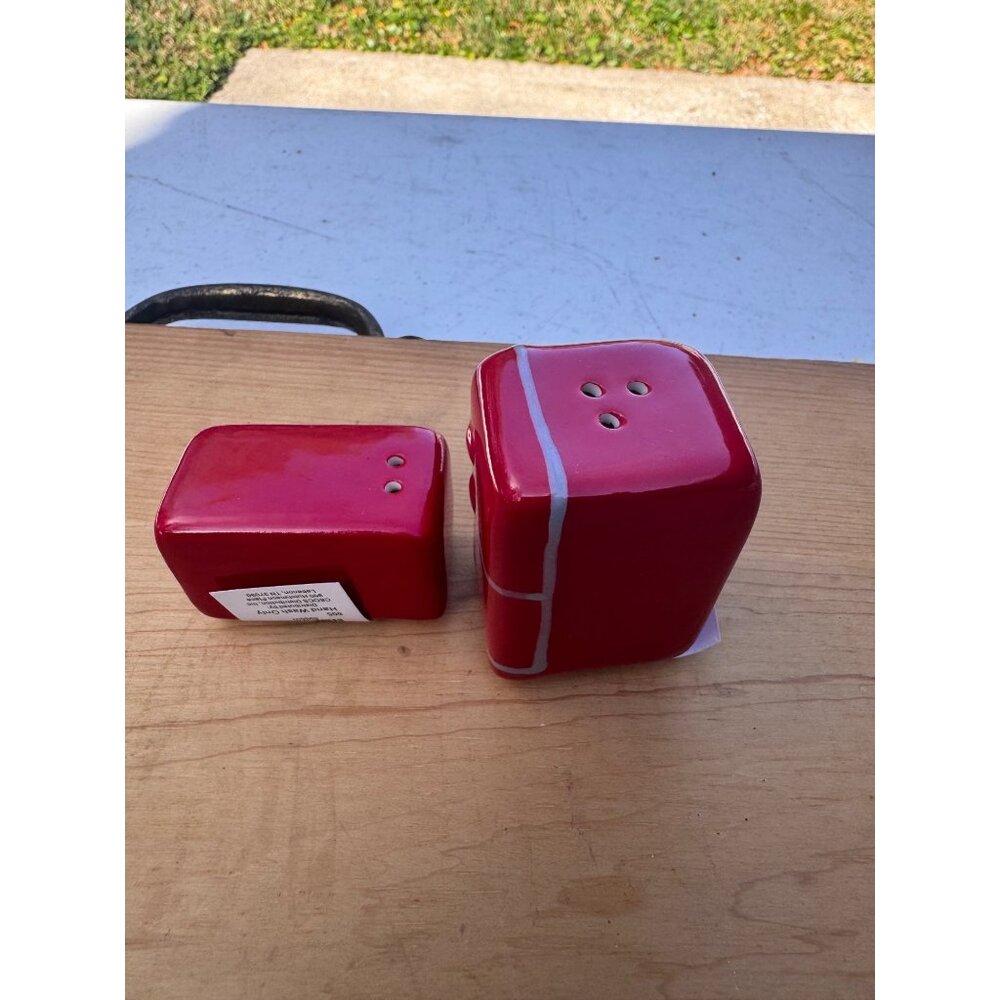 Cracker Barrel Retro Red Refrigerator Microwave Salt Pepper Shakers - Picture 4 of 6